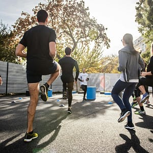 small group training - photos de gens s'entrainant en groupe