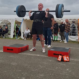 Overhead press lors de la 2nde manche de la FFS à Elbeuf en 2025